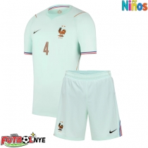 Camiseta Francia Dayot Upamecano #4 Visitante Equipación para niños Mundial 2026 manga corta (+ pantalones cortos)